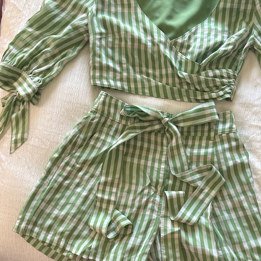 Cinq a Sept Green Checkered Women's shorts and matching blouse
